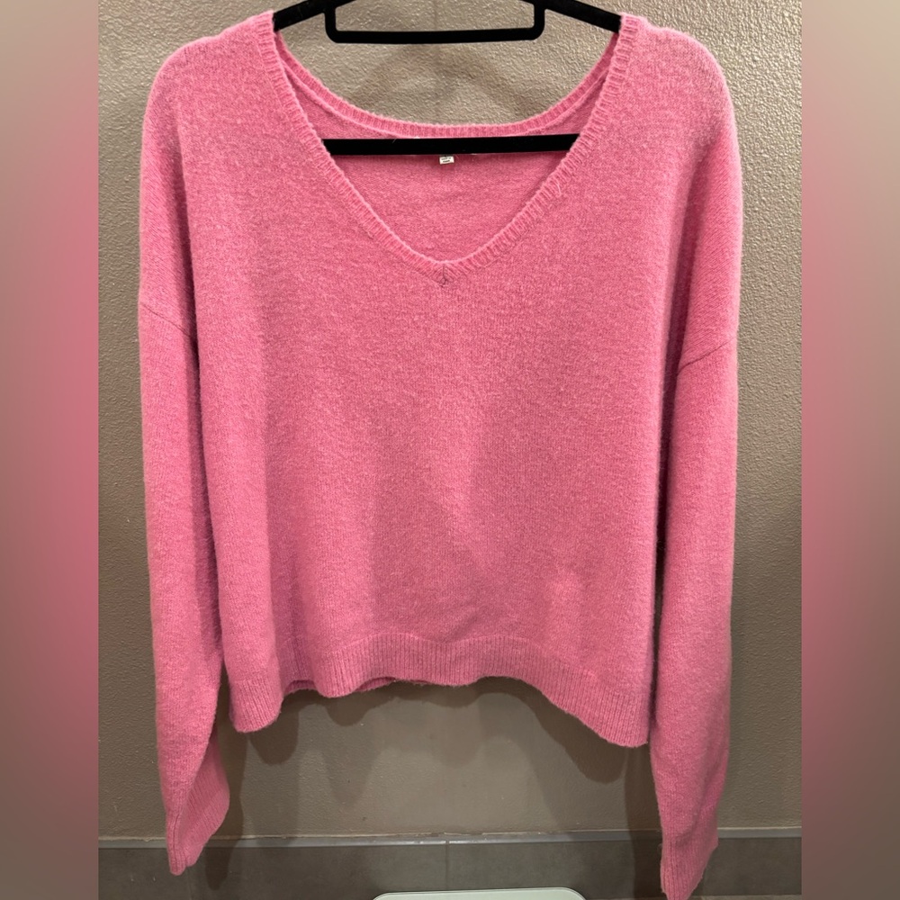 Z Supply Pink All I Want V-Neck Sweater - large